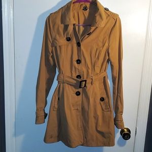 Womens belted trench coat Sz 6 H&M jacket Camel color.
